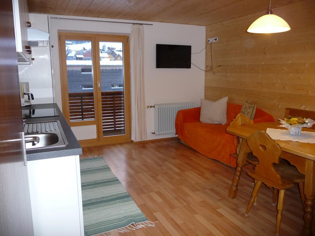 Ferienwohnung Natter in Mellau Zimmer foto